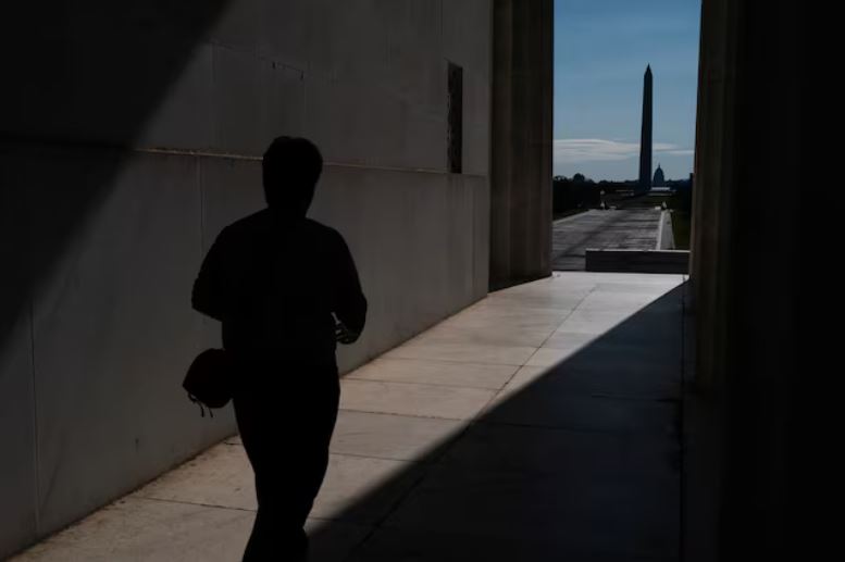 World News: US president differs with DoJ in pool controversy